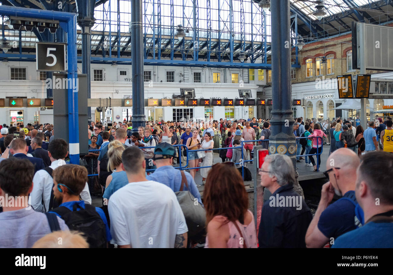 English trains passenger train hires stock photography and images Alamy