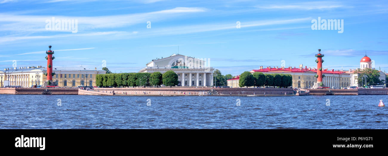 Panorama of the Neva river with the Stock Exchange, St Petersburg, Russia Stock Photo