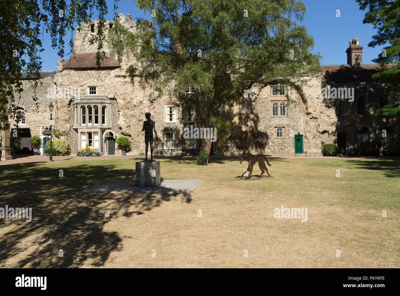 Bury St Edmunds Suffolk, UK. 30th June 2018. St Edmund statue and The