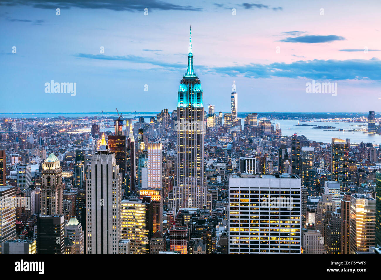 Manhattan skyline at dusk hi-res stock photography and images - Alamy