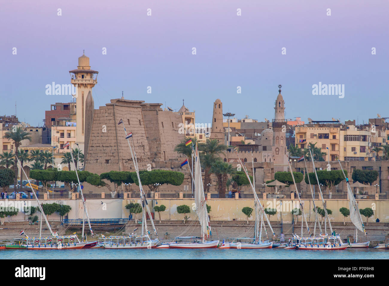 Luxor night egypt hi-res stock photography and images - Alamy