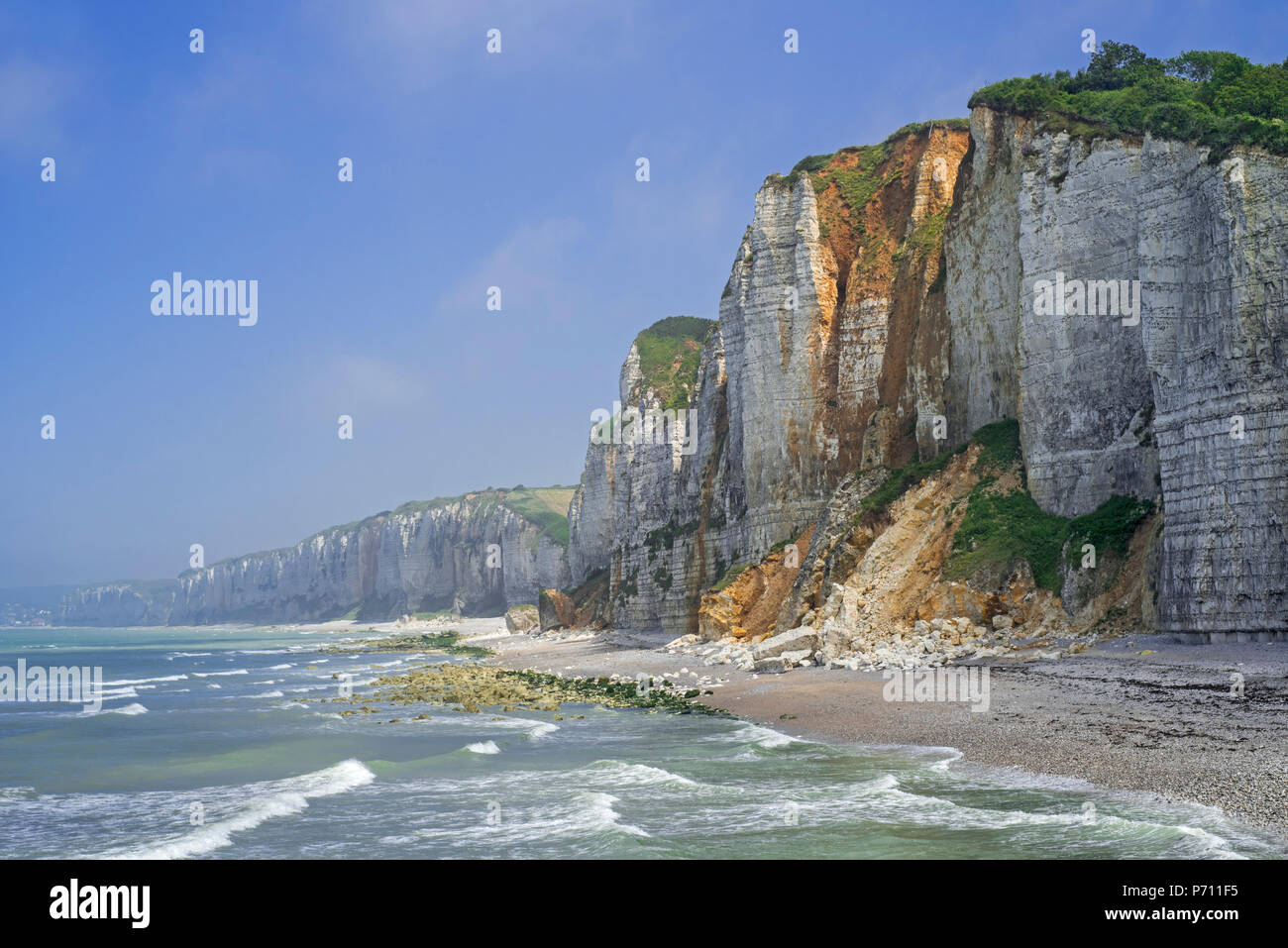 Shingle beach and chalk cliffs along the North Sea coast at Yport, Normandy, Seine-Maritime, Côte d'Albâtre, France Stock Photo