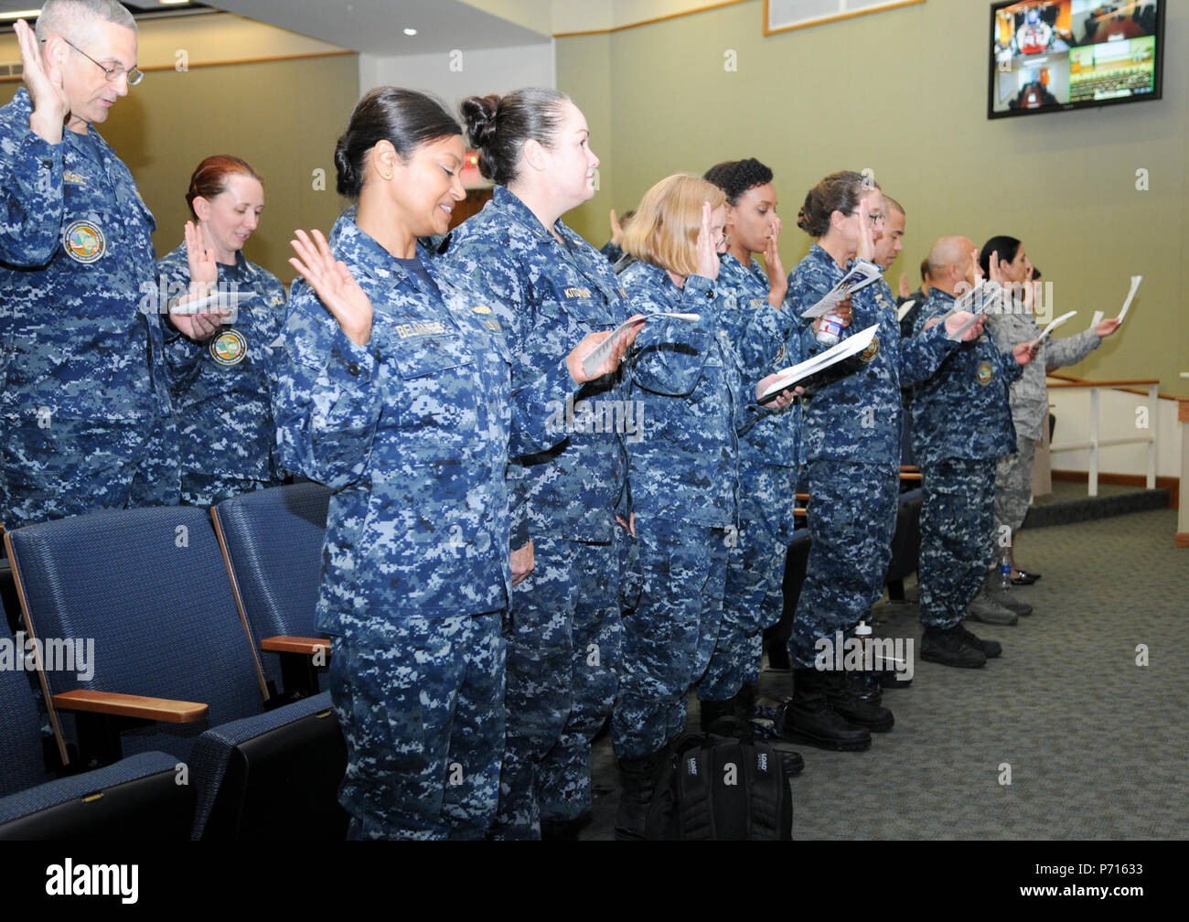 SAN ANTONIO (May 11, 2017) Nurses and medical technicians recite the Florence Nightingale Pledge during the closing ceremony for National Nurses Week at the Medical Education and Training Campus. Navy and Air Force nurses and medical technicians participated together in several health promotions activities throughout the week to commemorate Nurses Week. Stock Photo