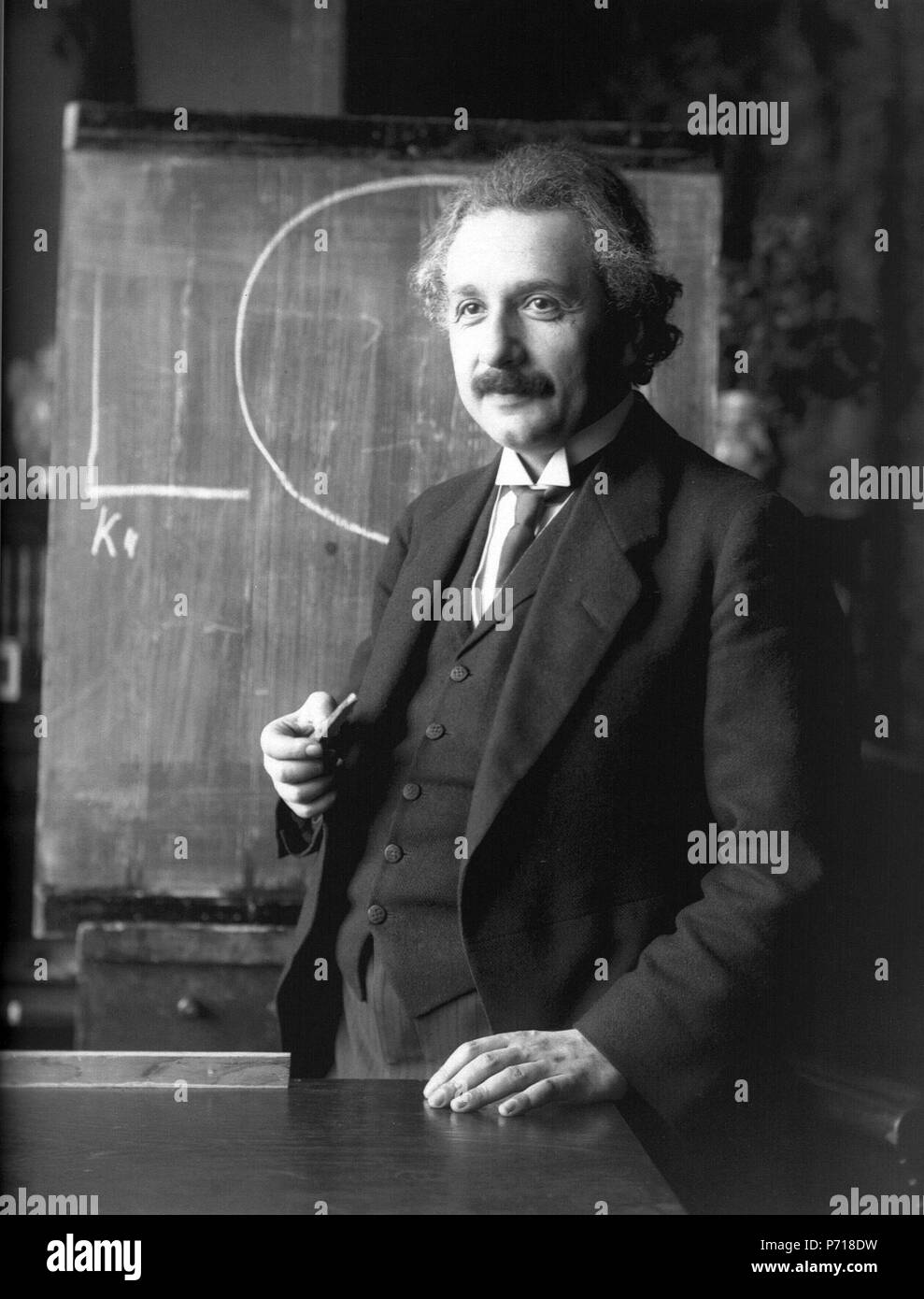 English: Albert Einstein during a lecture in Vienna in 1921. . 1921 5 Albert Einstein 1921 by F Schmutzer Stock Photo