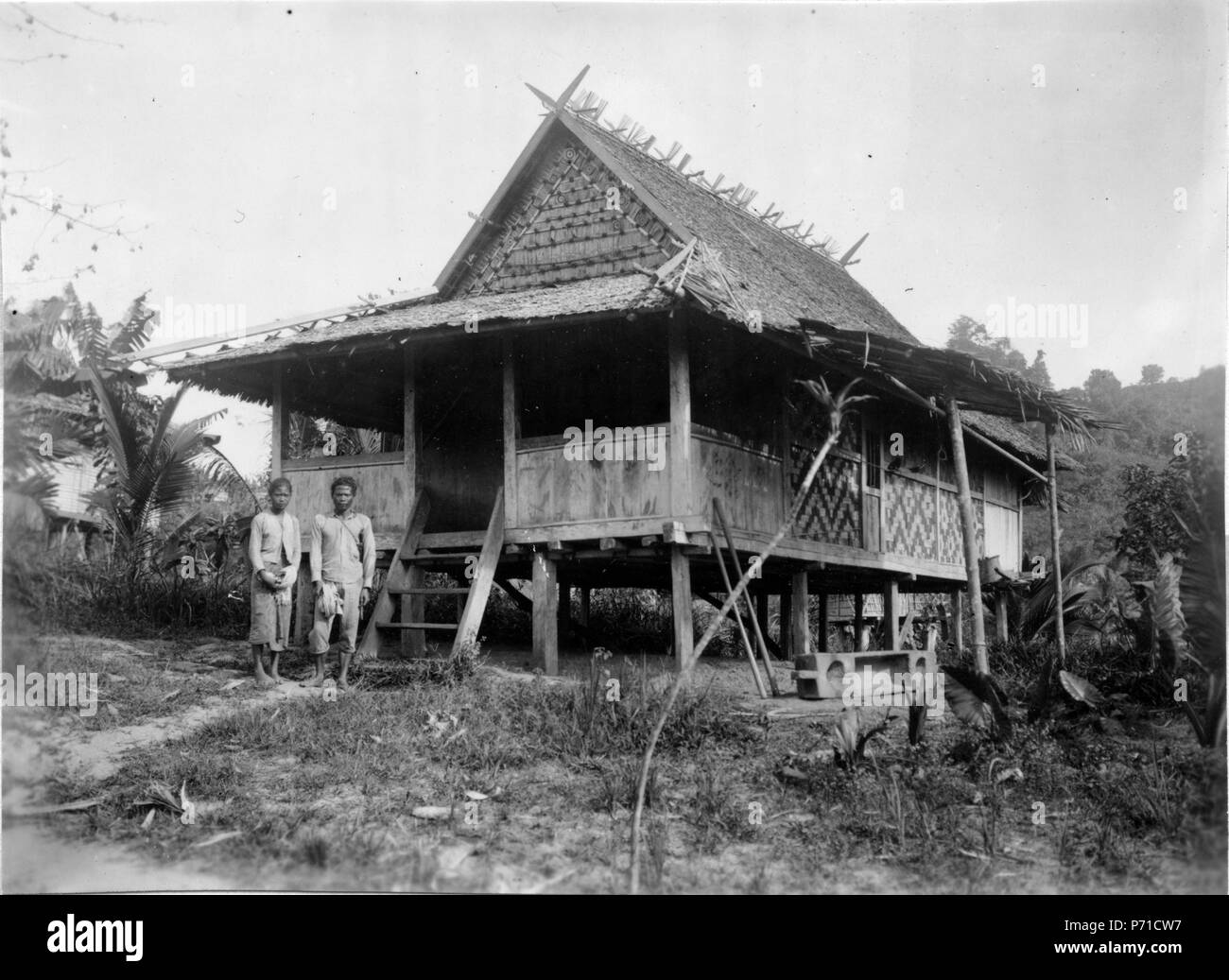 Svenska: Bostadshus. Binoetek (by i Lamala), Banggaai, Poso, Celebes