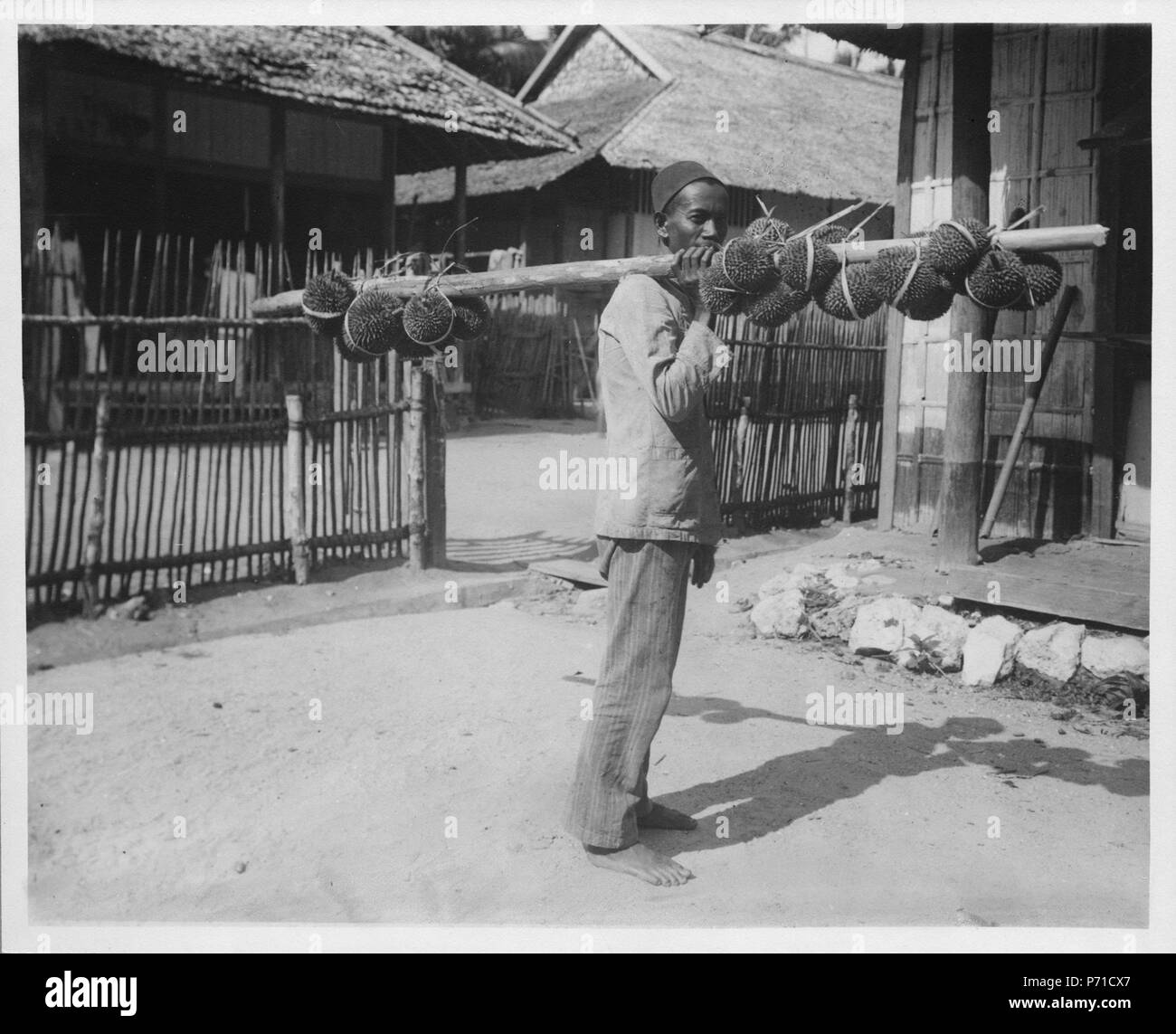 13 Försäljare av doerianfrukter. Banggaai, Poso, Sulawesi. Indonesien - SMVK - 000243 Stock Photo