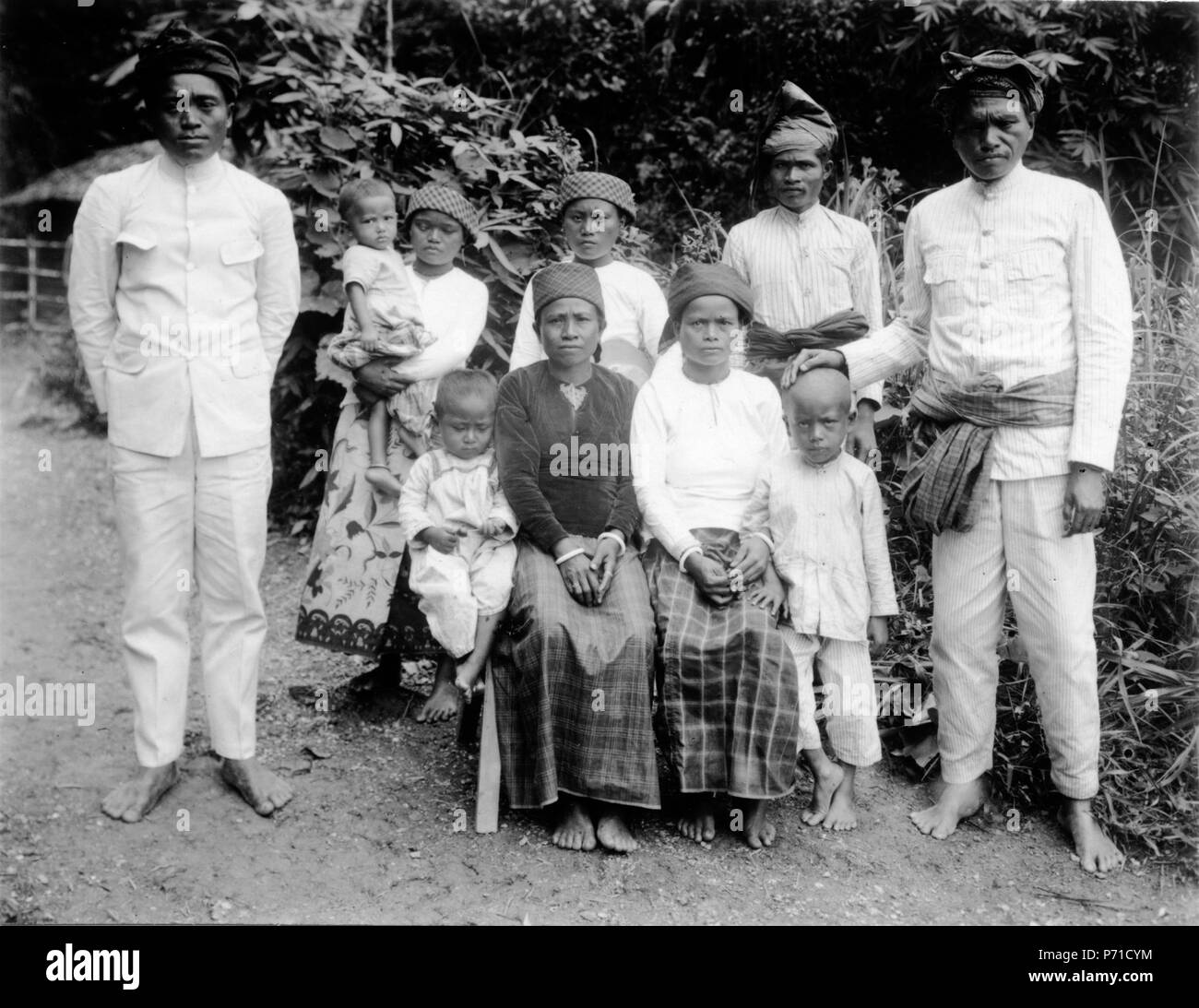 31 Hövdingar med sina familjer. Sulawesi, Poso. Indonesien - SMVK - 000229 Stock Photo