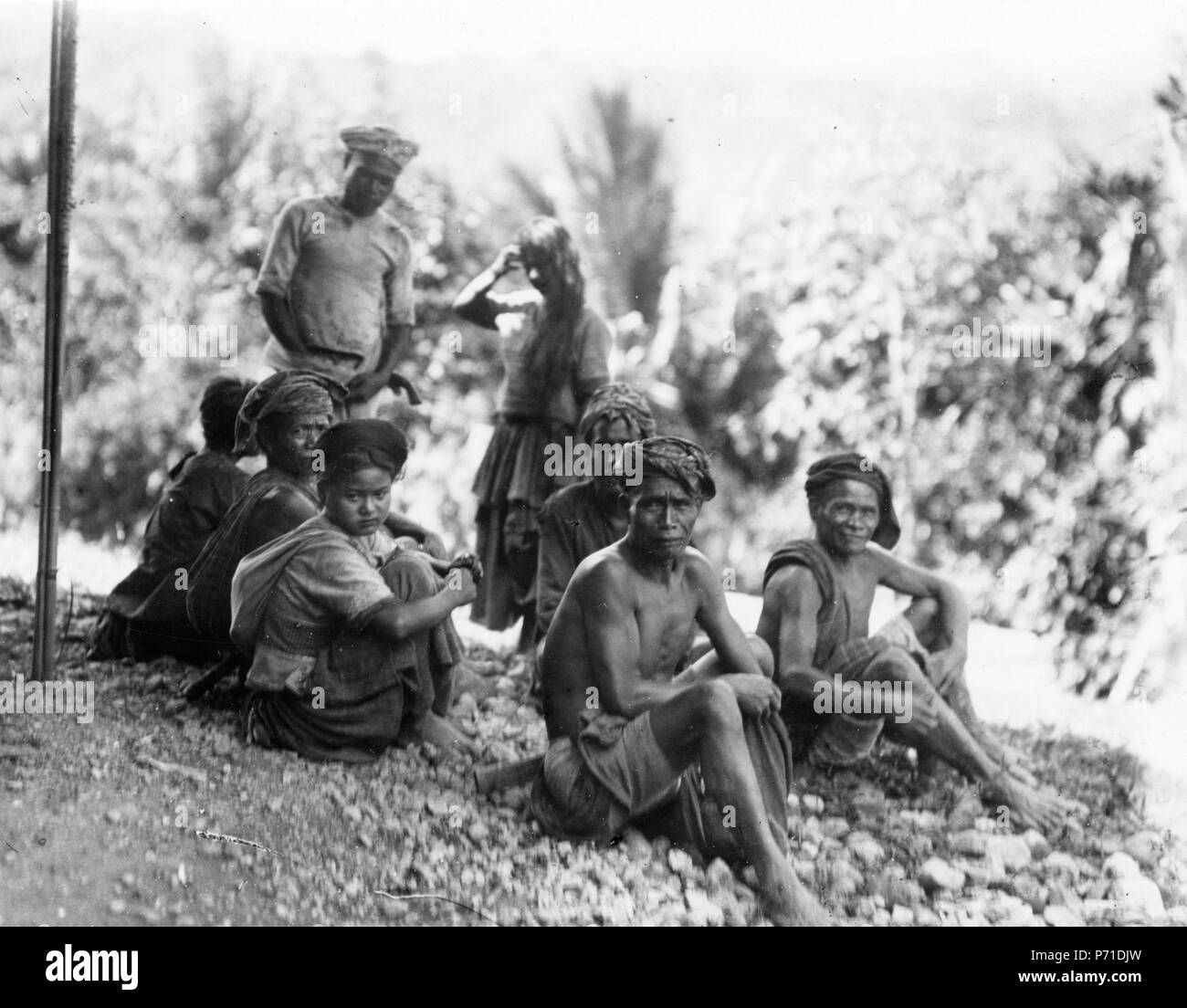 15 Grupp av infödda. Kulawi, Sulawesi. Indonesien - SMVK - 000340 Stock Photo