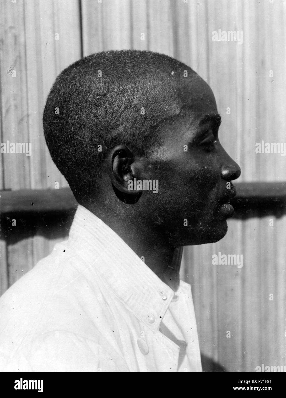 50 S-te Marie de Marovoay, n.v. Madagaskar. En betsileo-man vid namn Kotomanga, en face och i profil - SMVK - 001713 Stock Photo
