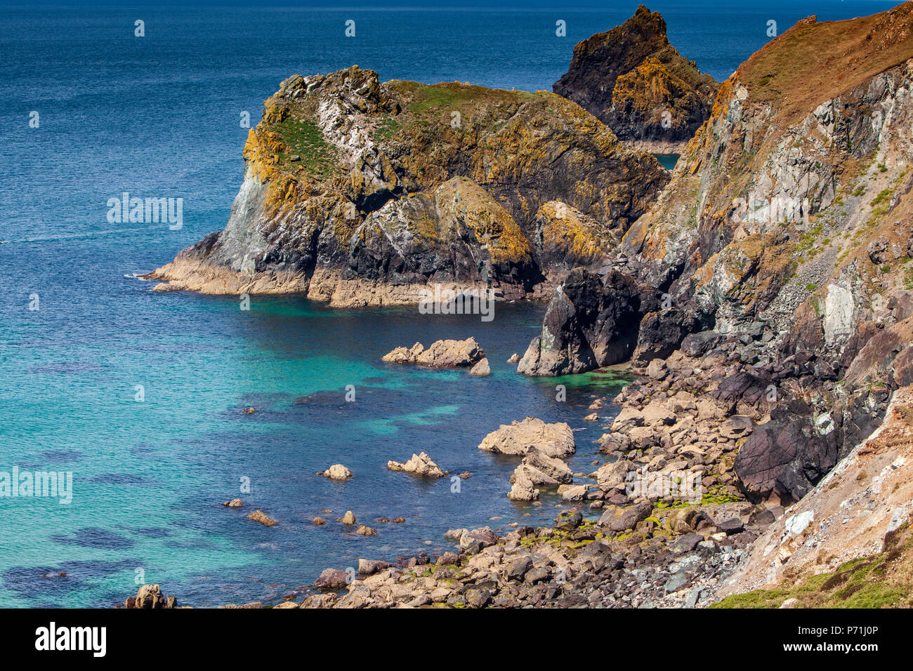 rocky cornwall coast Stock Photo - Alamy