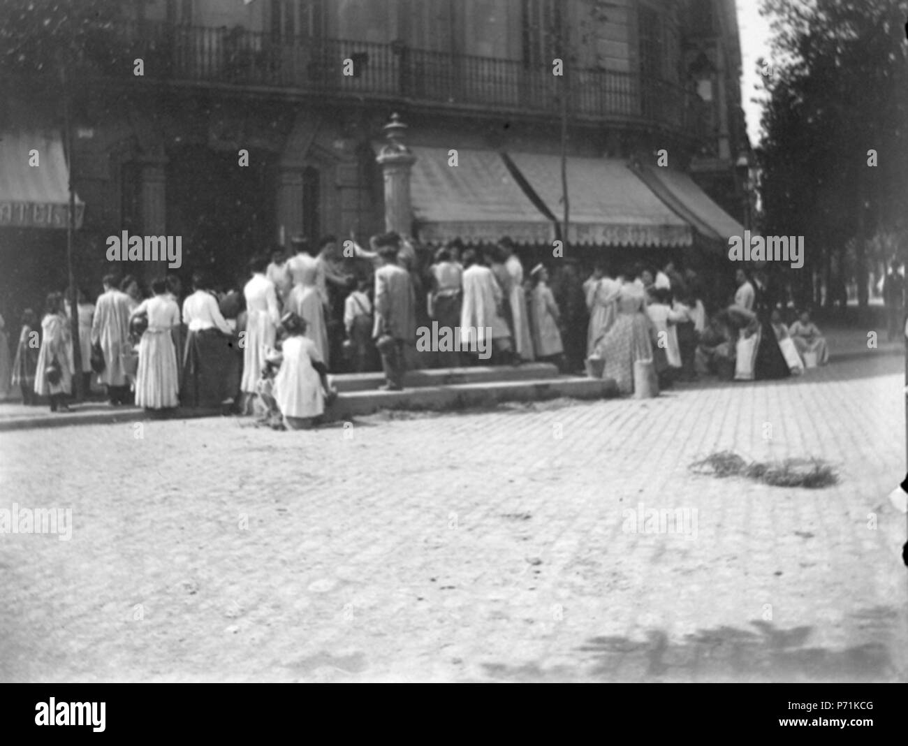 OLYMPUS DIGITAL CAMERA 8 Baldomer Gili Roig. Carrer d'Aragó 217, cantonada  Aribau (Barcelona Stock Photo - Alamy