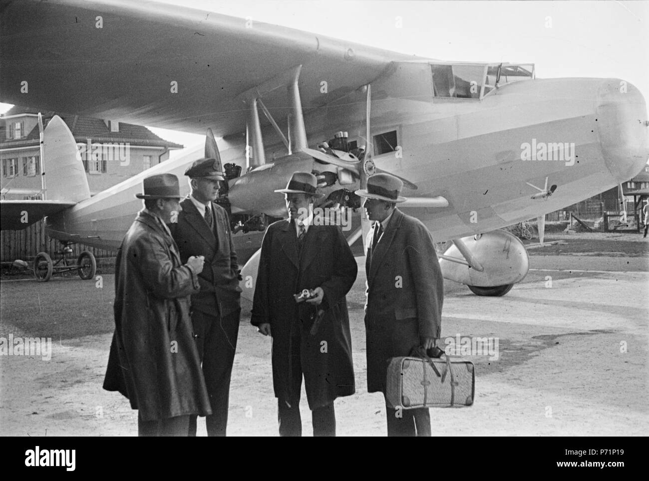 Erstflug: 17.8.1931 34 Dornier Do K ETH-BIB-Gruppe Männer vor Flugzeug-Inlandflüge-LBS MH05-72-10 Stock Photo