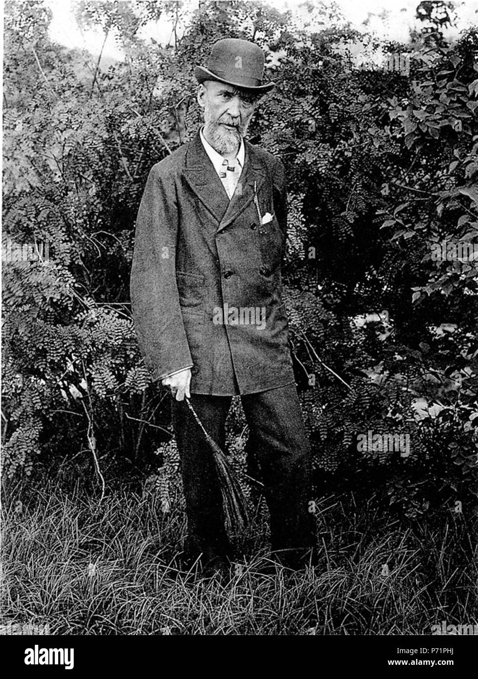 Deutsch: Sir Robert Hart, 1st Baronet — photo from Ein Tagebuch in Bildern English: Sir Robert Hart, 1st Baronet — British consular official in China, who served as the second Inspector-General of China's Imperial Maritime Custom Service (IMCS) from 1863 to 1911. 28 June 1902 [1] 212 Sir Robert Hart Stock Photo