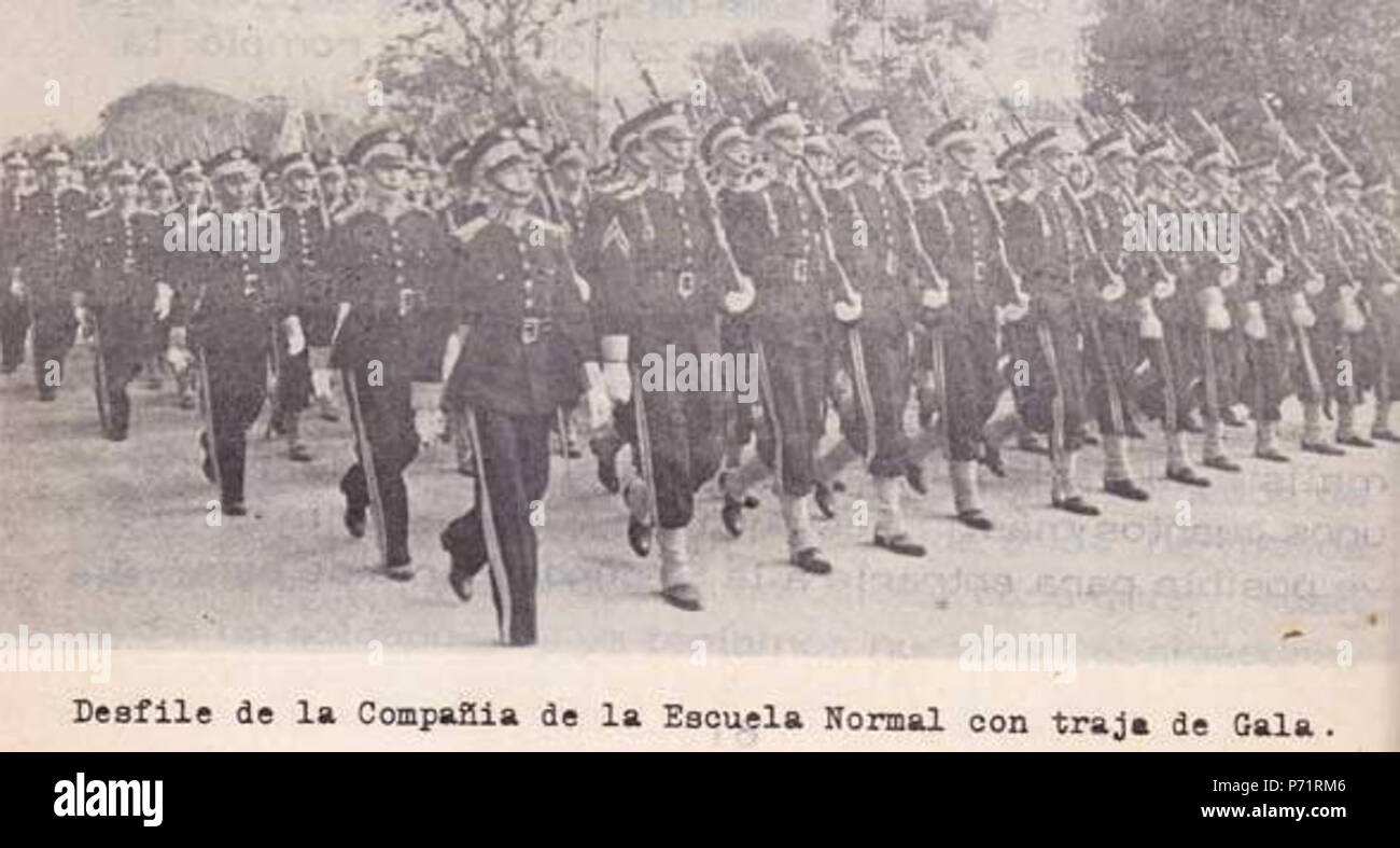 Español: Estudiantes de la Escuela Normal desfilando durante el gobierno de Jorge Ubico. 1938 12 Normal38 Stock Photo