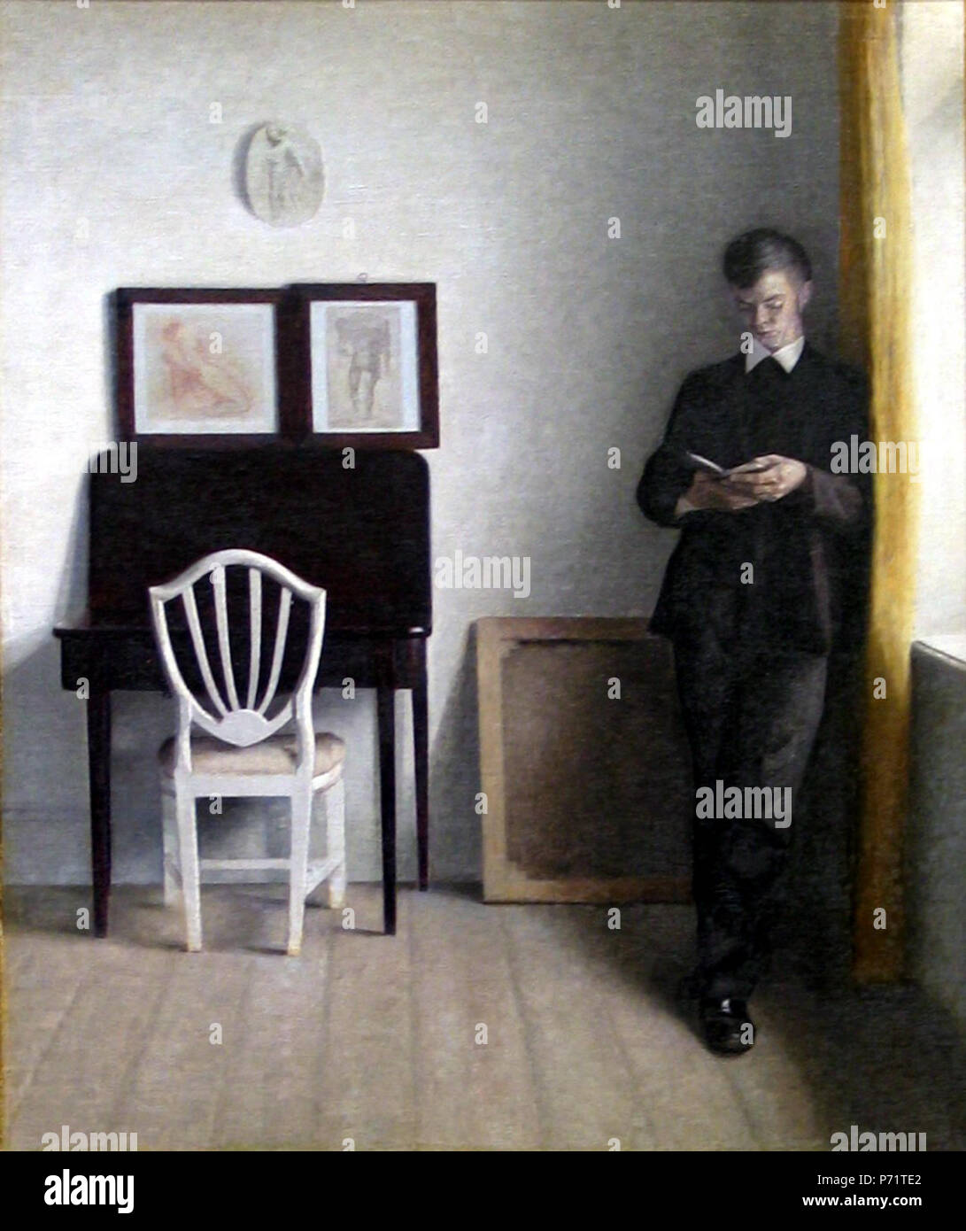 61 Vilhelm Hammershøi 1898 - Interiør med læsende ung mand Stock Photo