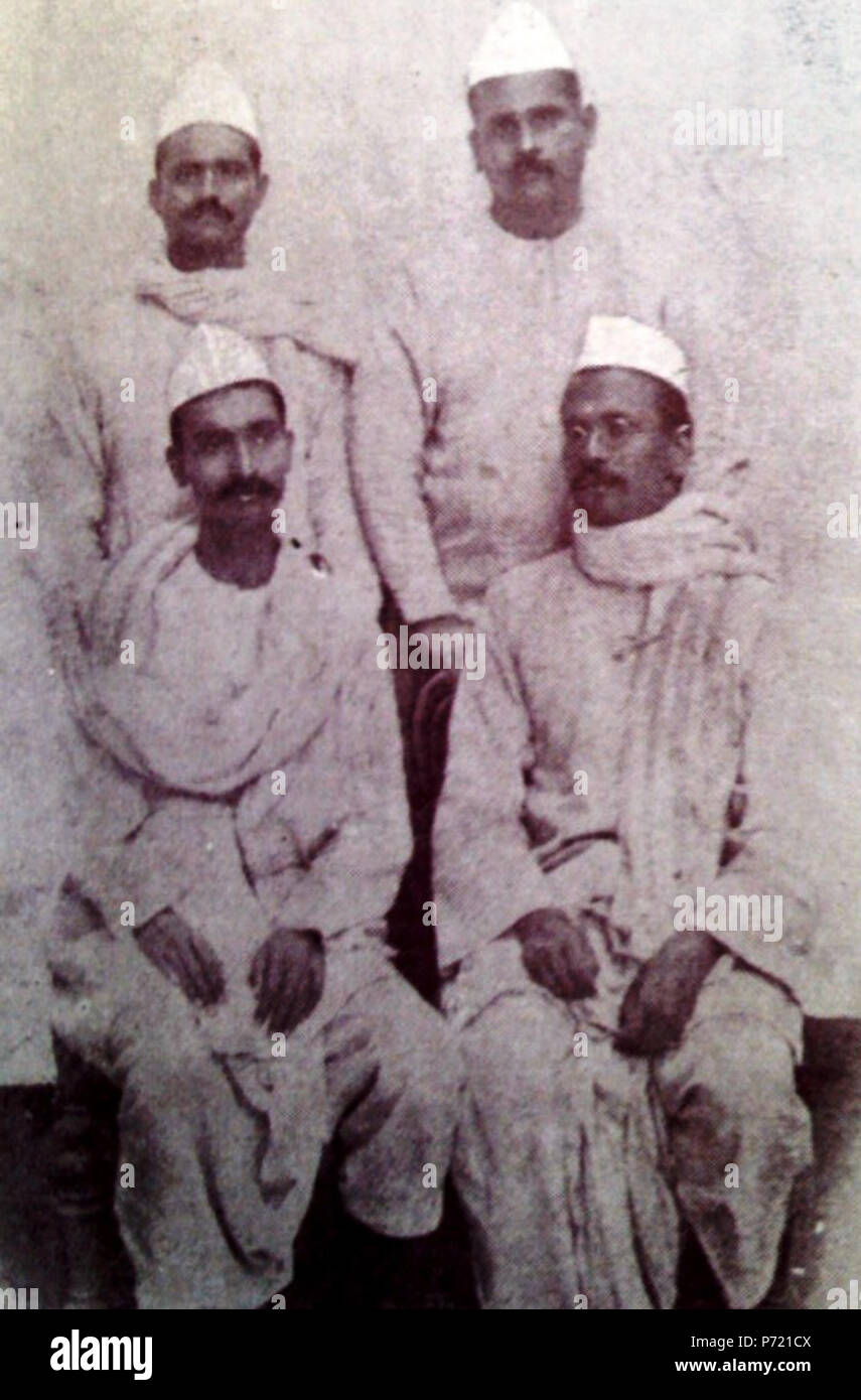 English: Dr Rajendra Prasad with his close colleague & nationalist Bihar Vibhuti Dr. Anugrah Narain Sinha taken during 1917 Gandhian Sataygraha at Bihar. This picture was taken in 1917 when Prasad & Sinha accompanied Mahatama Gandhi in Champaran and became incharge there. Historic Picture of the eminent public figures taken during 1917 MK Gandhi's famous Satyagraha movement of 1917 in Bihar. :        .   . 1917 13 Dr Rajendra Pd. DR.Anugrah Narayan Sinha Stock Photo