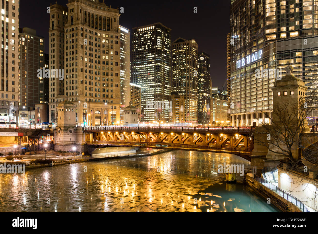 Chicago river point of view hi-res stock photography and images - Alamy