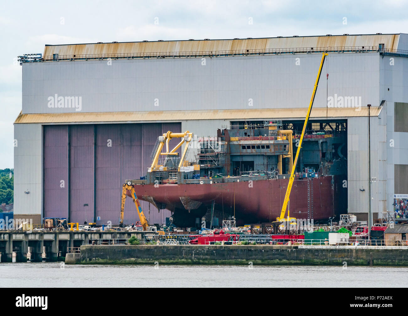 Cammell laird shipyard birkenhead river hi-res stock photography and ...