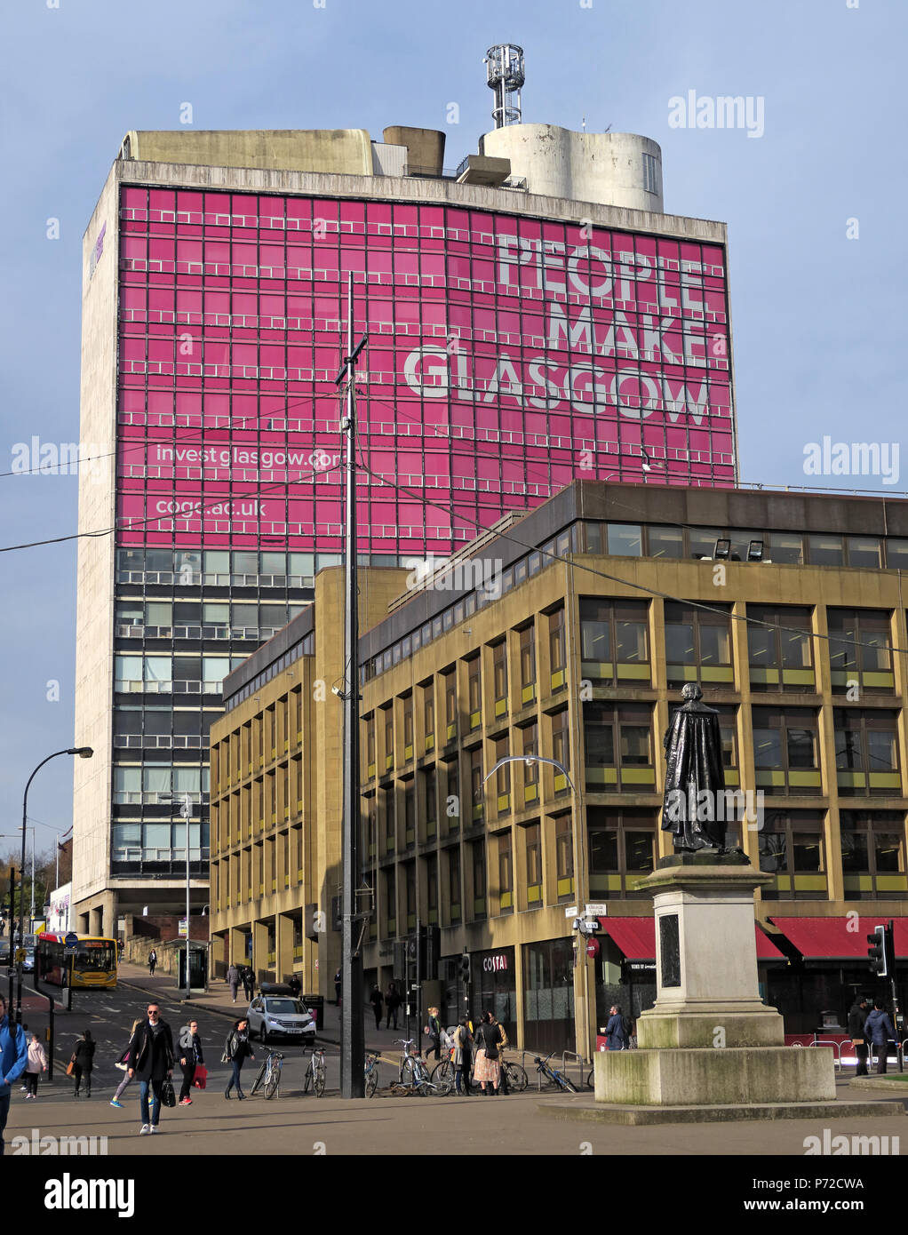 People Make Glasgow in pink, Glasgow City Brand, Strathclyde University, Met Tower, city centre, Scotland, UK Stock Photo