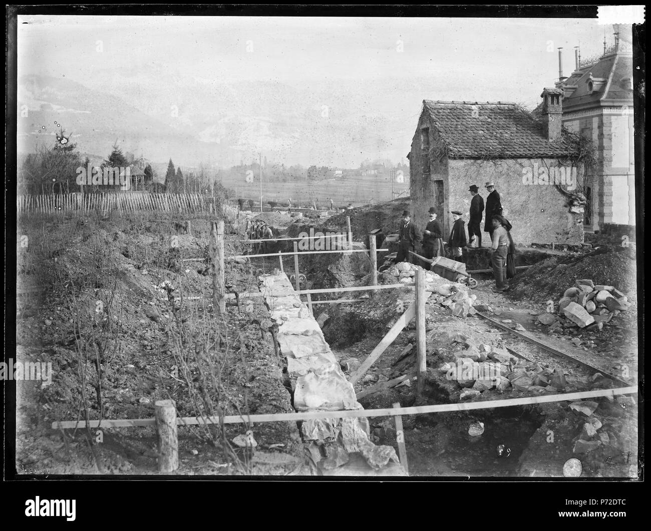 . Boulevard Saint-Martin: fouilles archéologiques de la nécropole celte (époque de La Tène) 1898 24 CH-ACV AMH-C-0386 Stock Photo