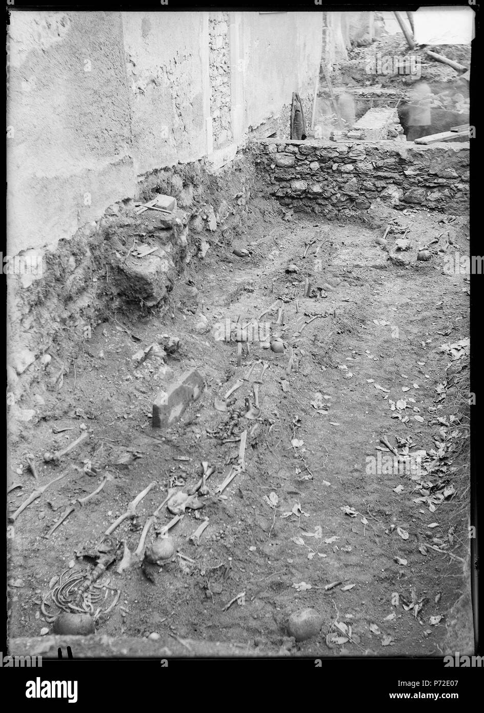 . Cimetière du haut Moyen âge près de l'église réformée anciennement Notre Dame July 1912 25 CH-ACV AMH-C-0870 Stock Photo