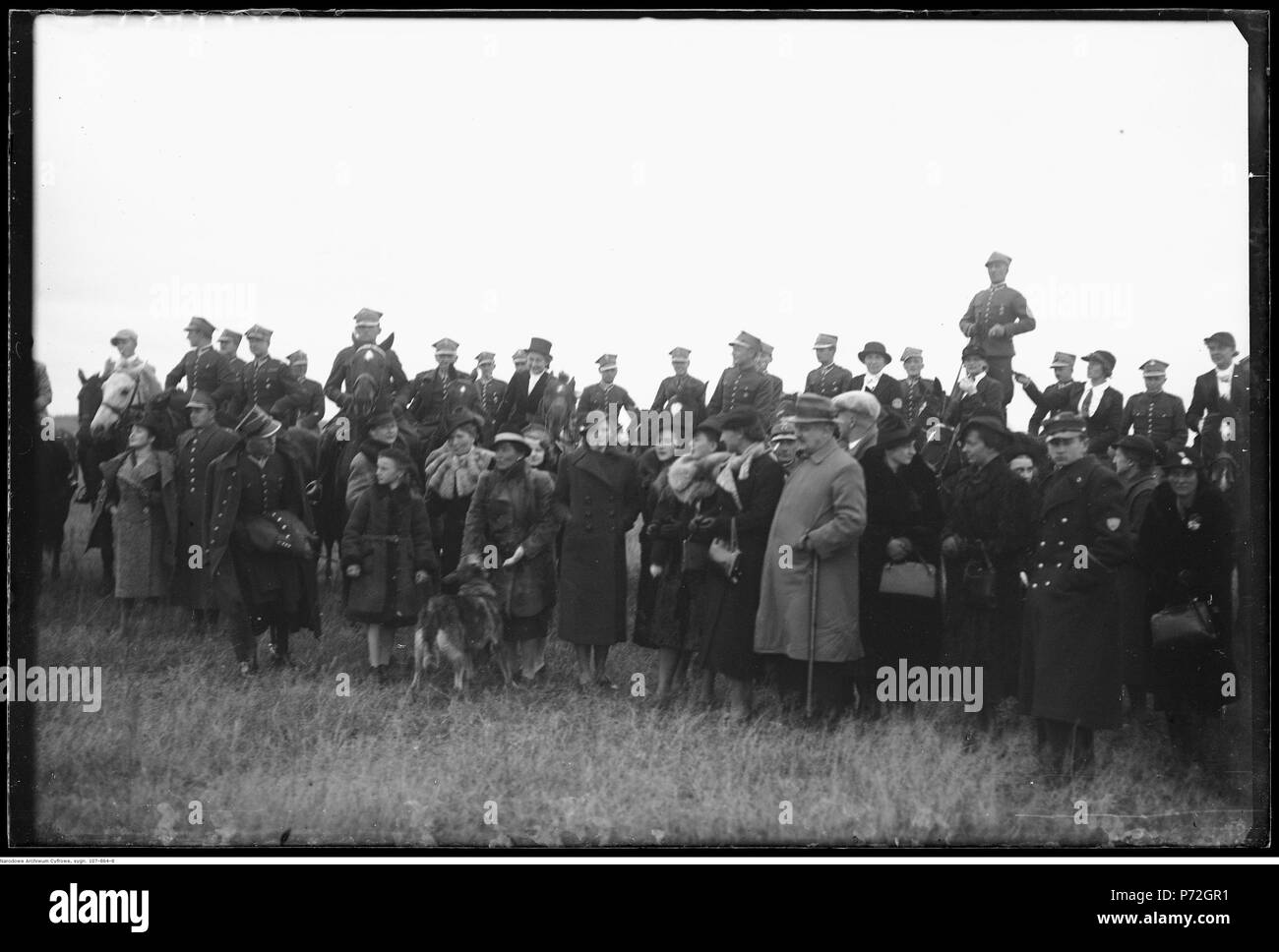 57 Narcyz Witczak-Witaczyński - Bieg oficerski św. Huberta z udziałem oficerów 1 Pułku Strzelców Konnych (107-864-8) Stock Photo