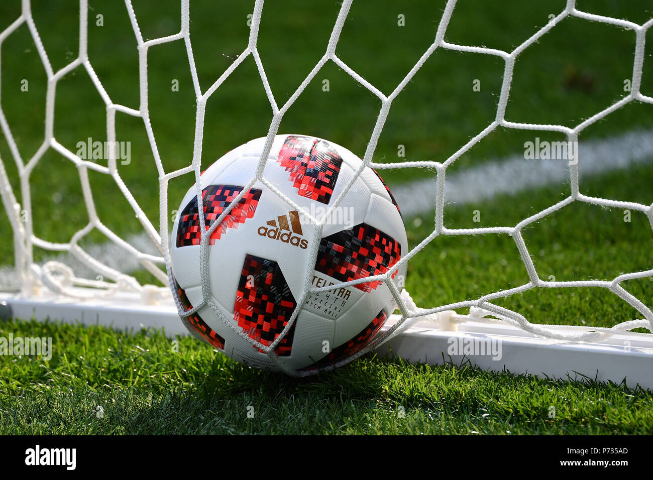 St. Petersburg, Russland. 03rd July, 2018. Randfoto, Feature adidas TELSTAR  -official ball-lies in goal, goal net, Sweden (SWE) - Switzerland (SUI)  1-0, Round of 16, Round of 16, Game 55, on 07/03/2018