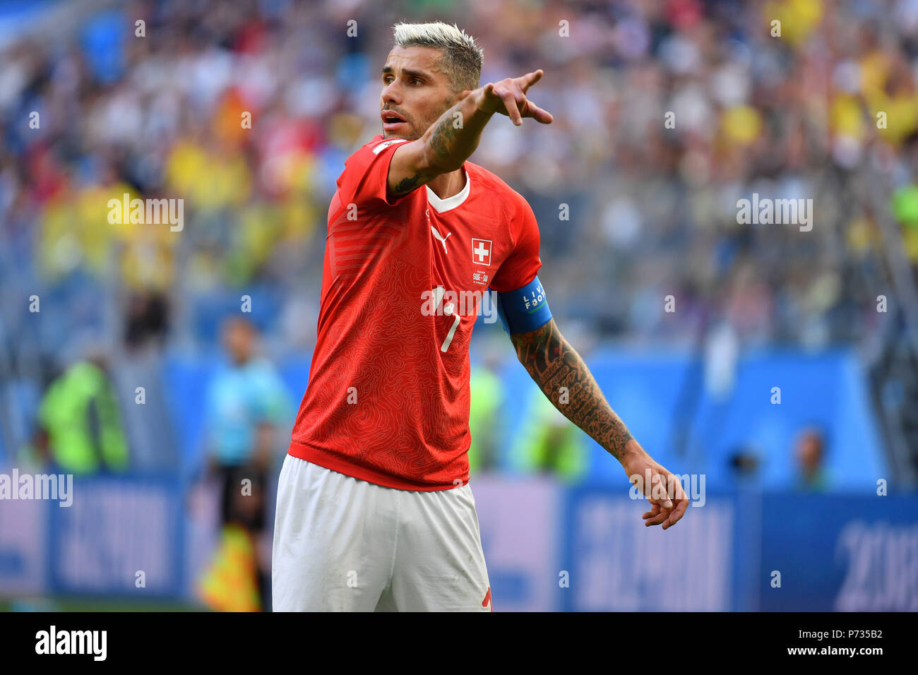 St. Petersburg, Russland. 03rd July, 2018. Valon BEHRAMI (SUI), gesture, gives instructions, action, single image, single cut motive, half figure, half figure. Sweden (SWE) - Switzerland (SUI) 1-0, Round of 16, Round of 16, Game 55, on 07/03/2018 in Saint Petersburg, Arena Saint Petersburg. Football World Cup 2018 in Russia from 14.06. - 15.07.2018. | usage worldwide Credit: dpa/Alamy Live News Stock Photo