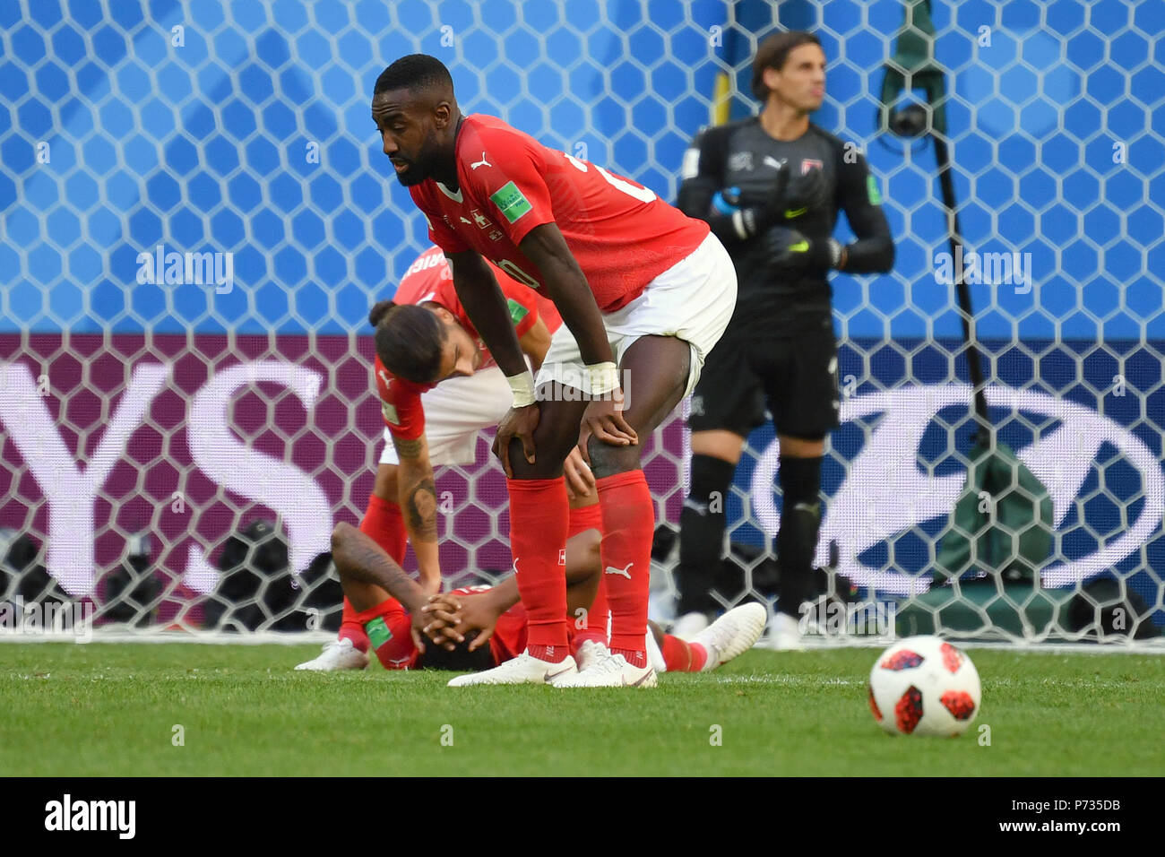 St. Petersburg, Russland. 03rd July, 2018. Johan DJOUROU (SUI), left: Ricardo RODRIGUEZ (SUI) and Manuel AKANJI (SUI-am ground) after the end of the game, action. Sweden (SWE) - Switzerland (SUI) 1-0, Round of 16, Round of 16, Game 55, on 07/03/2018 in Saint Petersburg, Arena Saint Petersburg. Football World Cup 2018 in Russia from 14.06. - 15.07.2018. | usage worldwide Credit: dpa/Alamy Live News Stock Photo