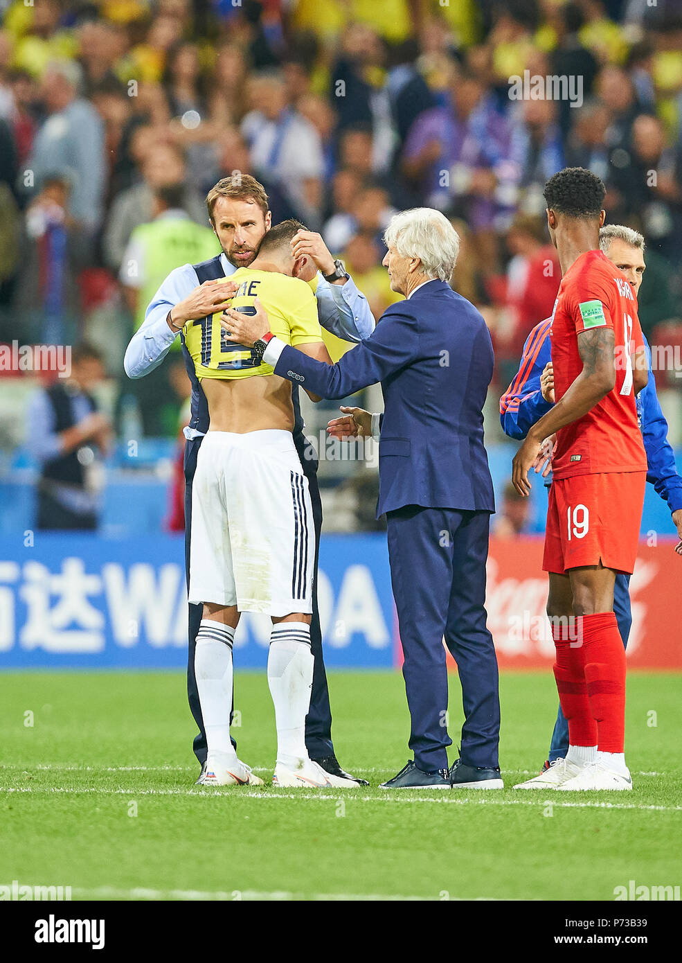 England- Columbia, Soccer, Moscow, July 03, 2018 Gareth Southgate, headcoach England, Jose PEKERMAN, ARG, Columbia headcoach, with the sad Mateus URIBE, Columbia Nr.15  ENGLAND - COLUMBIA 1-1, 4-3 after penalty shoot-out FIFA WORLD CUP 2018 RUSSIA, Season 2018/2019,  July 03, 2018 S p a r t a k Stadium in Moscow, Russia. © Peter Schatz / Alamy Live News Stock Photo