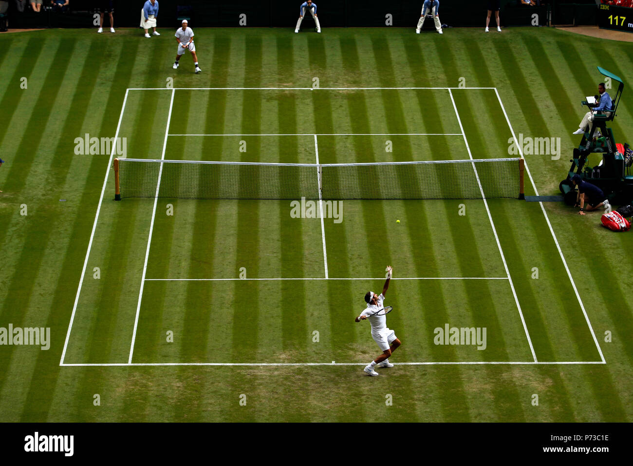 Roger federer playing on grass hi-res stock photography and images