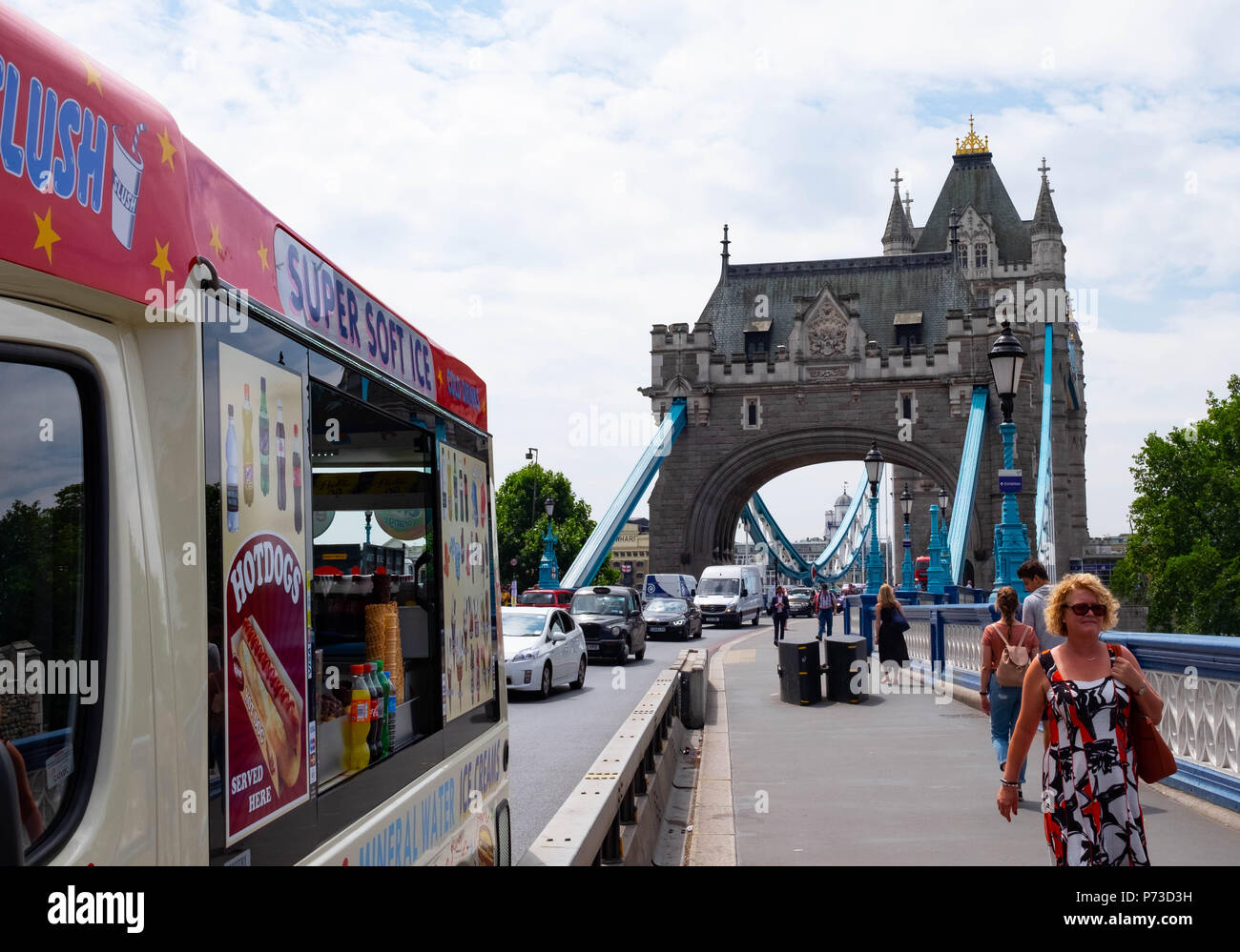 London, England. 4th July 2018. An ice cream van is parked near London's Tower Bridge on another very hot day. The present heatwave is set to continue. ©Tim Ring/Alamy Live News Stock Photo