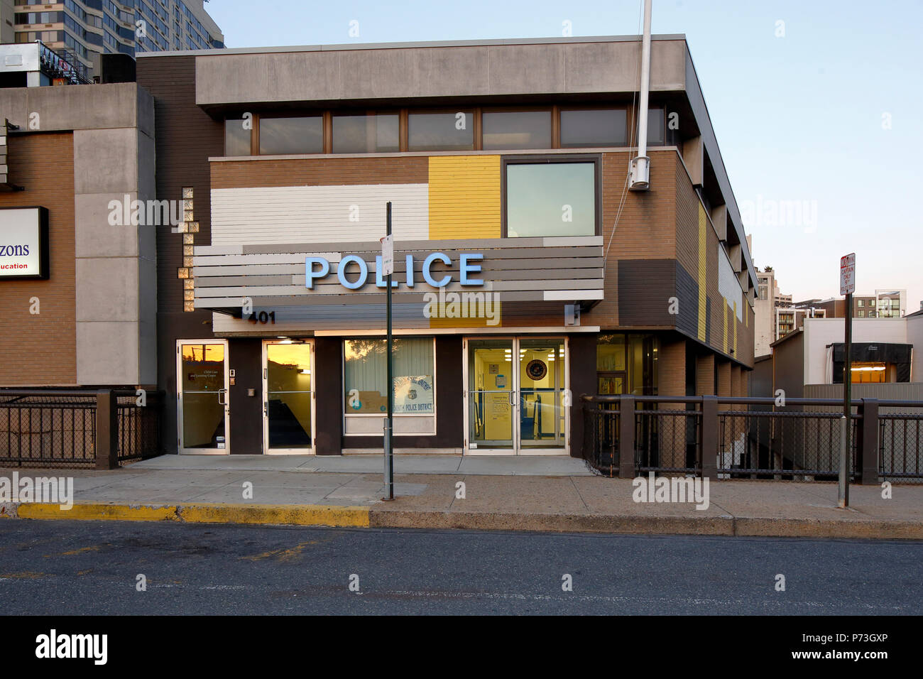 Philadelphia Police 9th District, 401 N 21st St, Philadelphia, PA Stock Photo