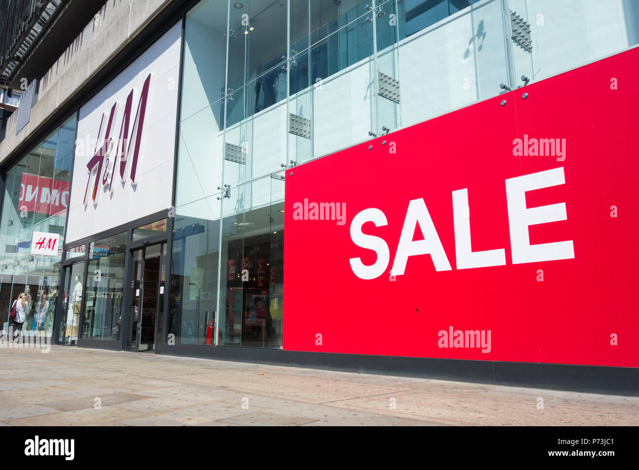 Mall chain store hi-res stock photography and images - Alamy
