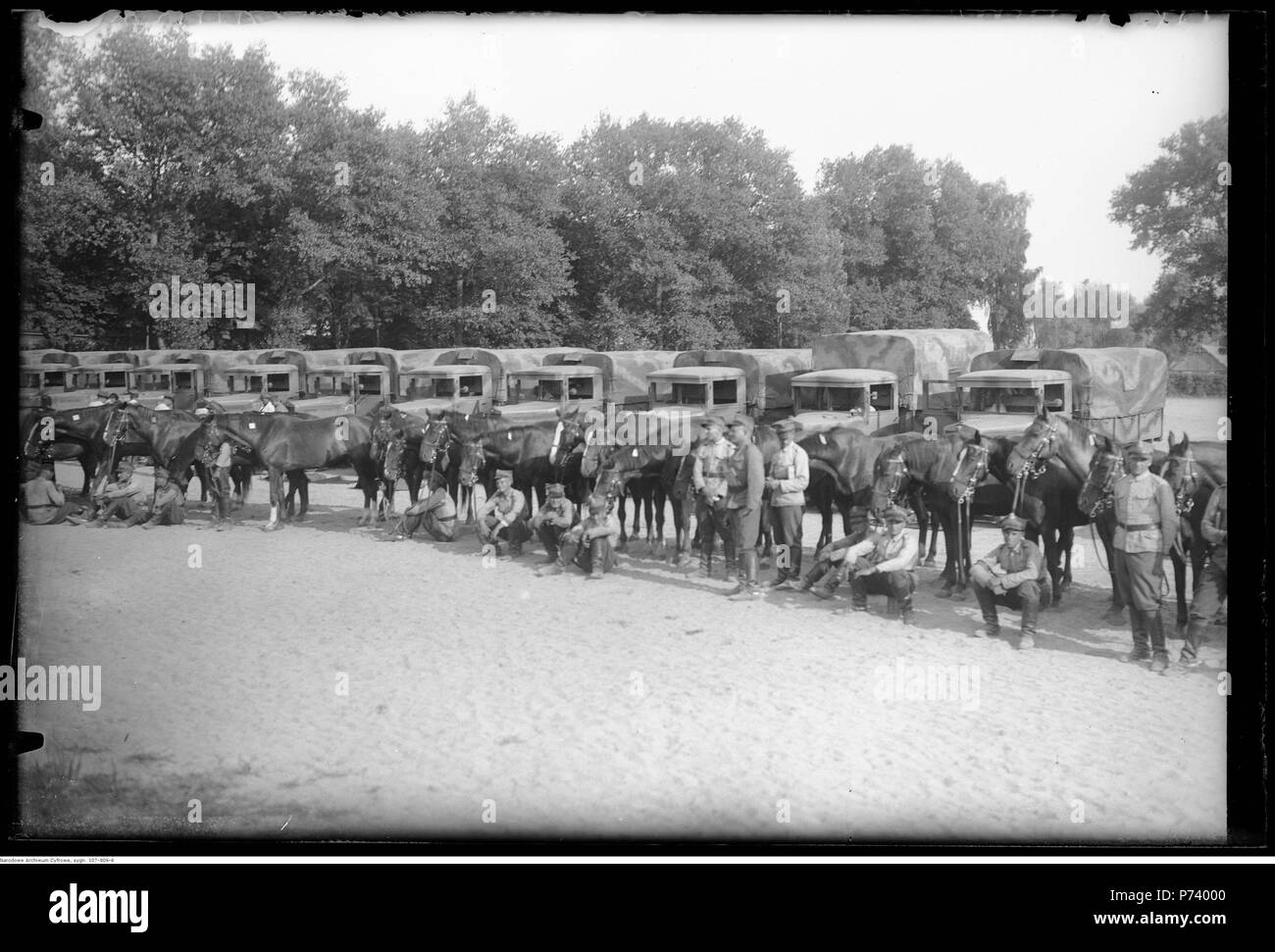 64 Narcyz Witczak-Witaczyński - Podział i przekazywanie koni 1 Pułku Strzelców Konnych (107-909-6) Stock Photo