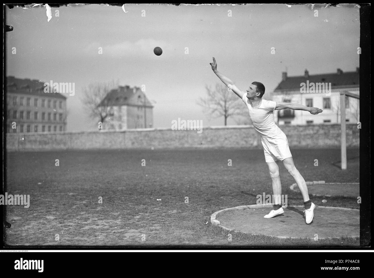 74 Narcyz Witczak-Witaczyński - Zawody sportowe w 1 Pułku Szwoleżerów (107-235-5) Stock Photo