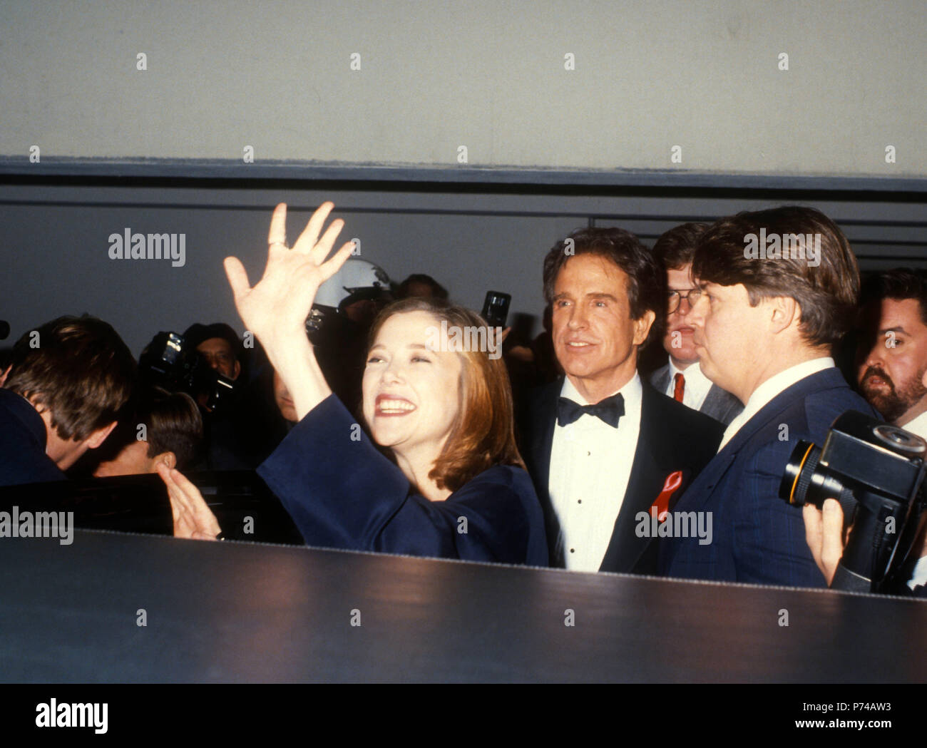 BEVERLY HILLS, CA - JANUARY 18: (L-R) Actress Annette Bening and actor