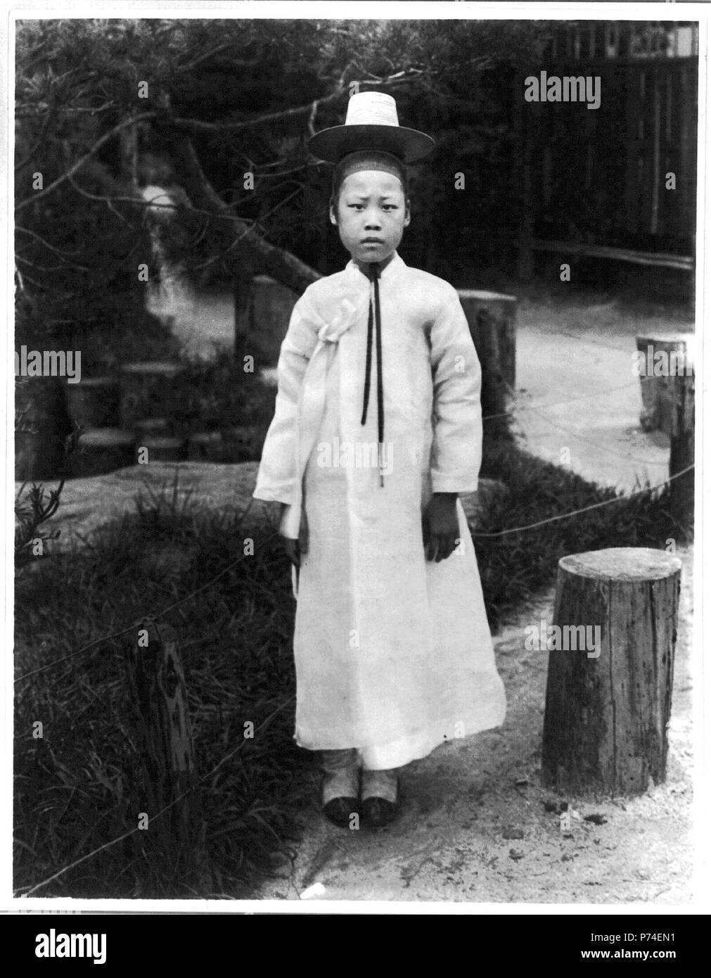 Boy wearing horse hair hat as a symbol of engagement to marry. 1910-1920 Korea Stock Photo
