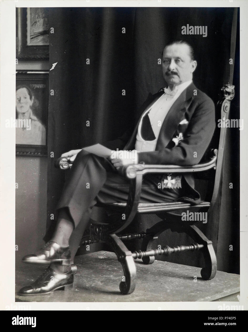 Photographic study of a seated Carl Gustaf Mannerheim, used as reference for a portrait painting Akseli Gallen-Kallela later painted Stock Photo
