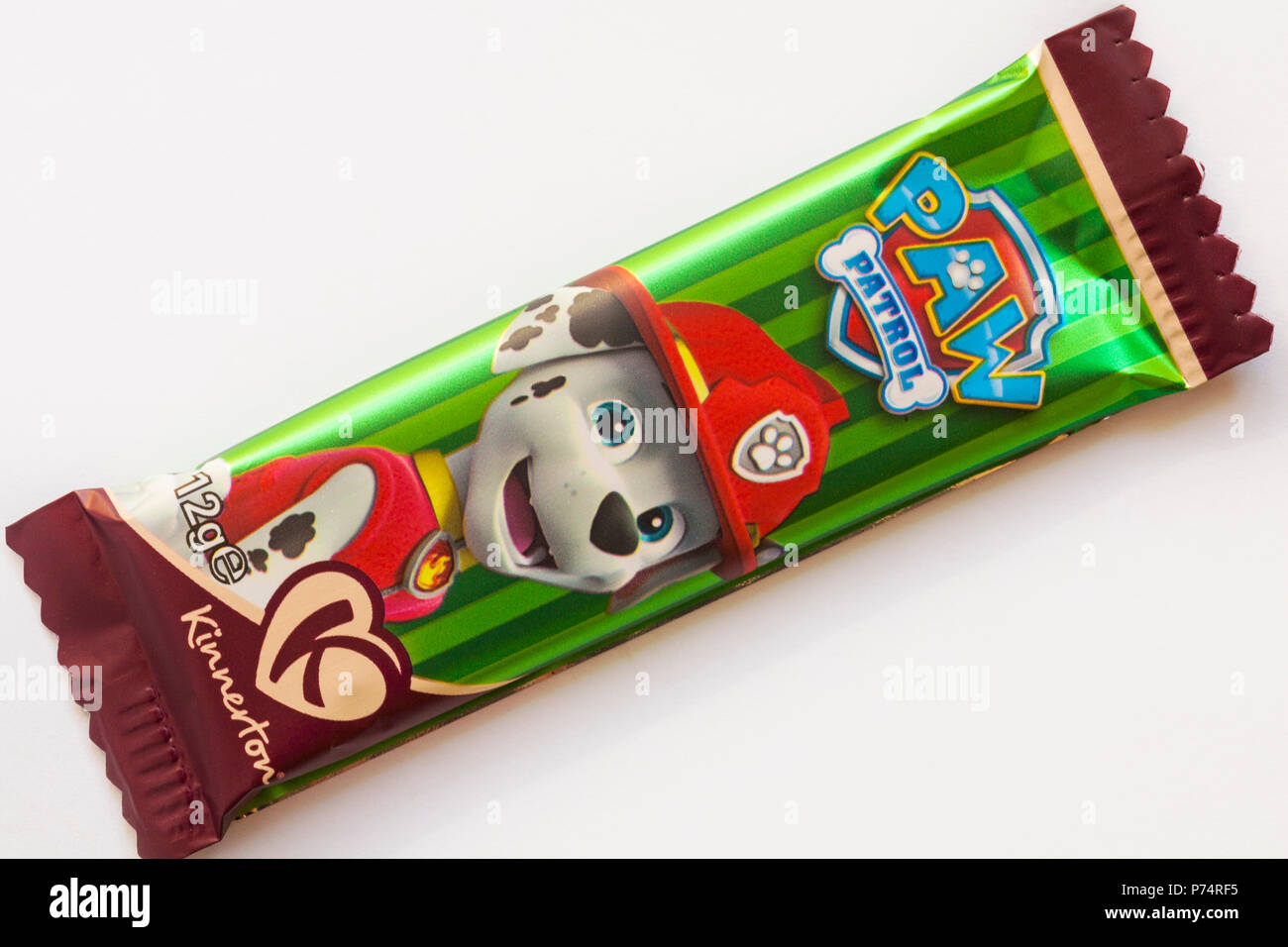 kinnerton-paw-patrol-chocolate-bar-set-on-white-background-milk