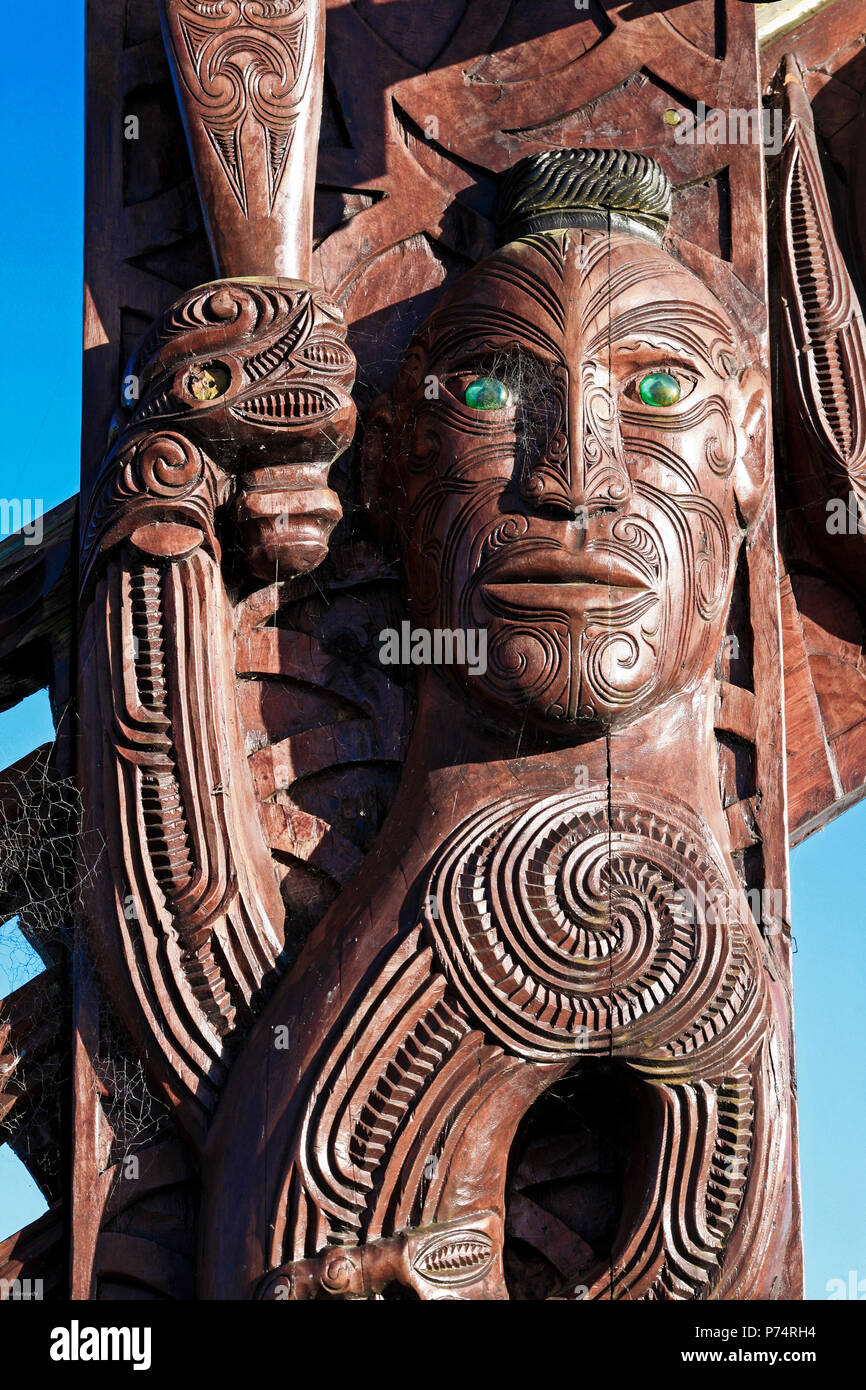 Traditional Maori carving at Marae in New Zealand Stock Photo