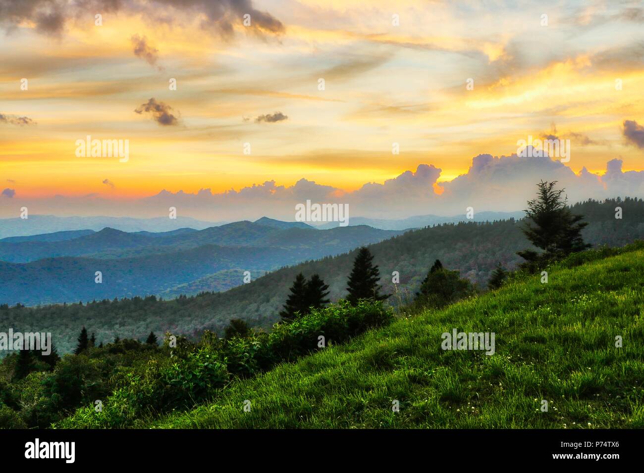 Blue ridge sunset hires stock photography and images Alamy