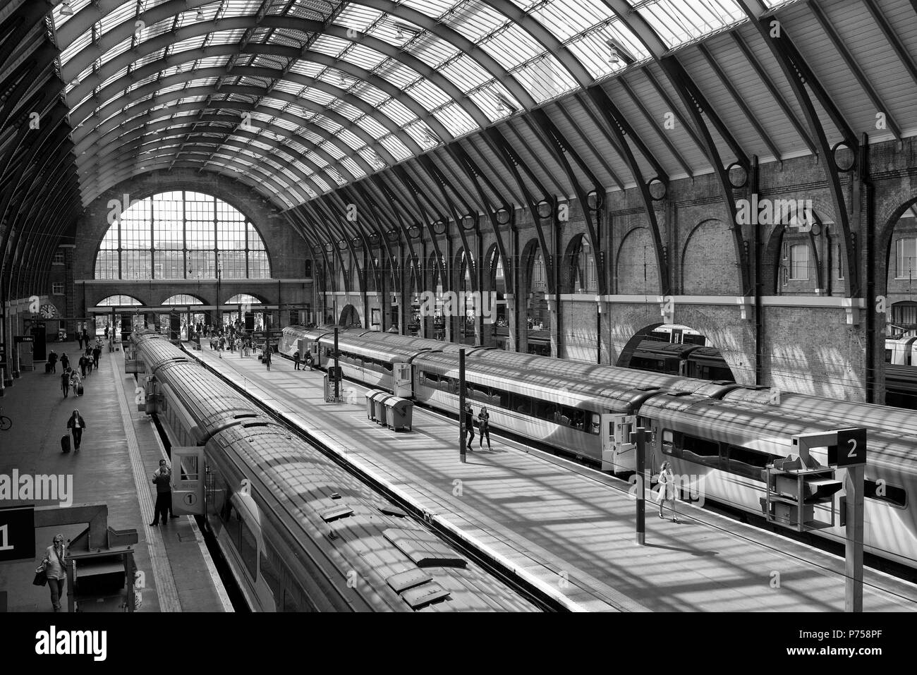 London Kings Cross railway station platform and train Stock Photo Alamy