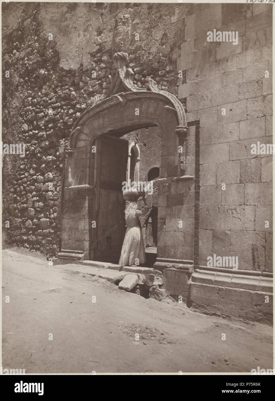 [Woman entering gate]; Baron Wilhelm von Gloeden (German, 1856 - 1931); Taormina, Sicily, Italy; about 1890 - 1914; Toned gelatin silver print; 22 x 16.1 cm (8 11/16 x 6 5/16 in.); 84.XM.631.18 130 Gloeden, Wilhelm von (1856-1931) - n. 2640 - Da - Wilhelm von Gloeden, Amore e Arte, Malambrì, Taormina 1999, p. 126 Stock Photo