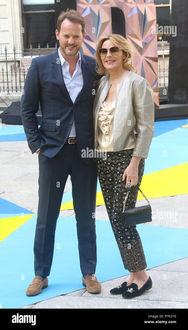 Jun 06, 2018 - Kim Cattrall and Russell Thomas attending Royal Academy Of Arts 250th Summer Exhibition Preview Party at Burlington House in London, En Stock Photo
