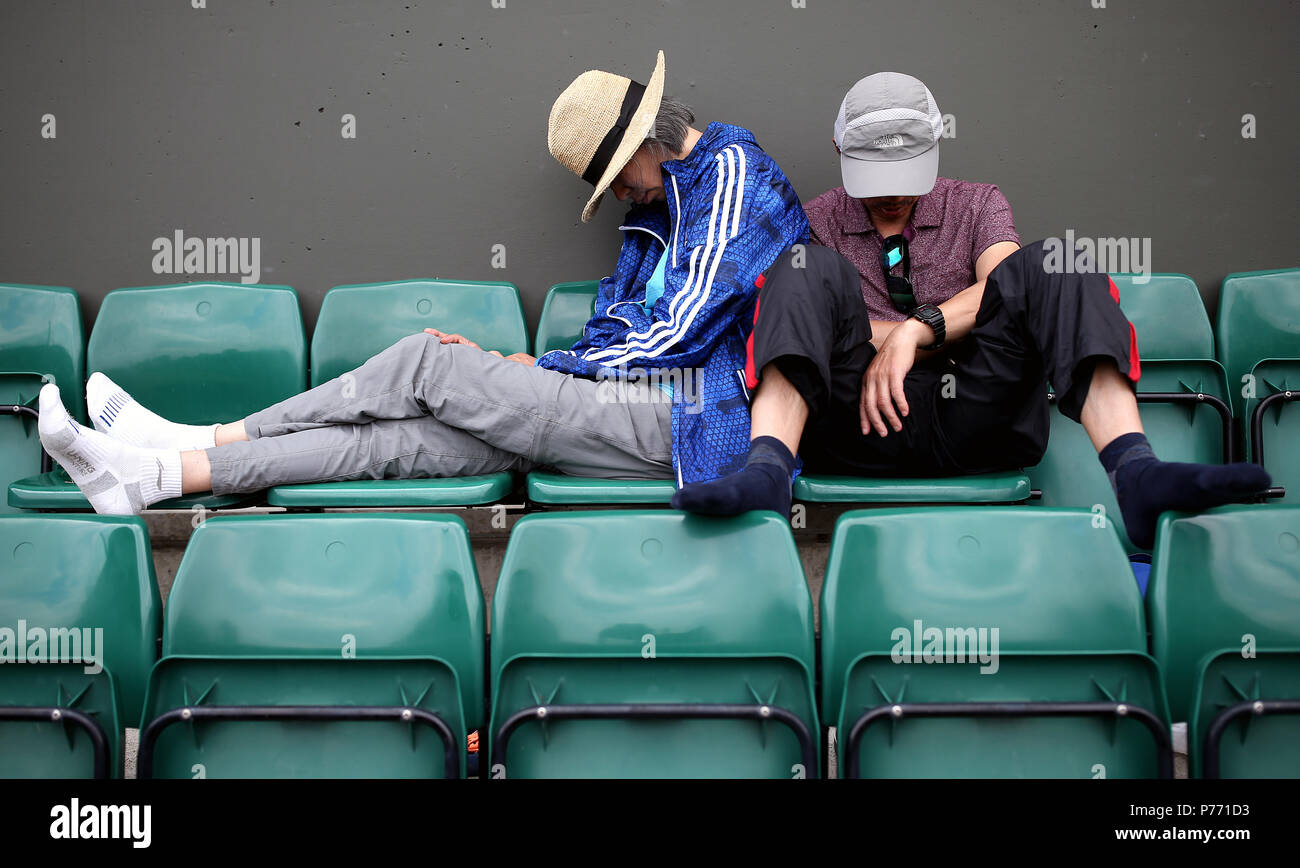 Spectators relax on day three of the Wimbledon Championships at the All England Lawn Tennis and Croquet Club, Wimbledon. Stock Photo