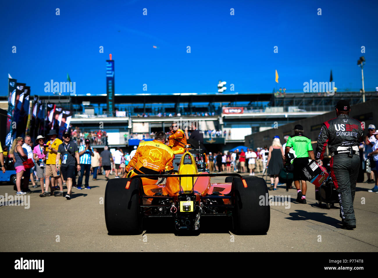 The Andretti Autosport crew of Zach Veach with the number 26 car at the Indy 500 race. Credit: Shivraj Gohil / Spacesuit Media. Stock Photo