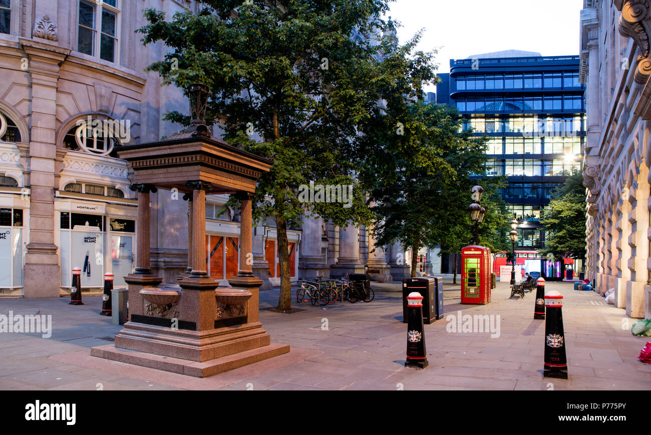 The Cornhill Waterpump at Night Cornhill St City Of London Stock Photo