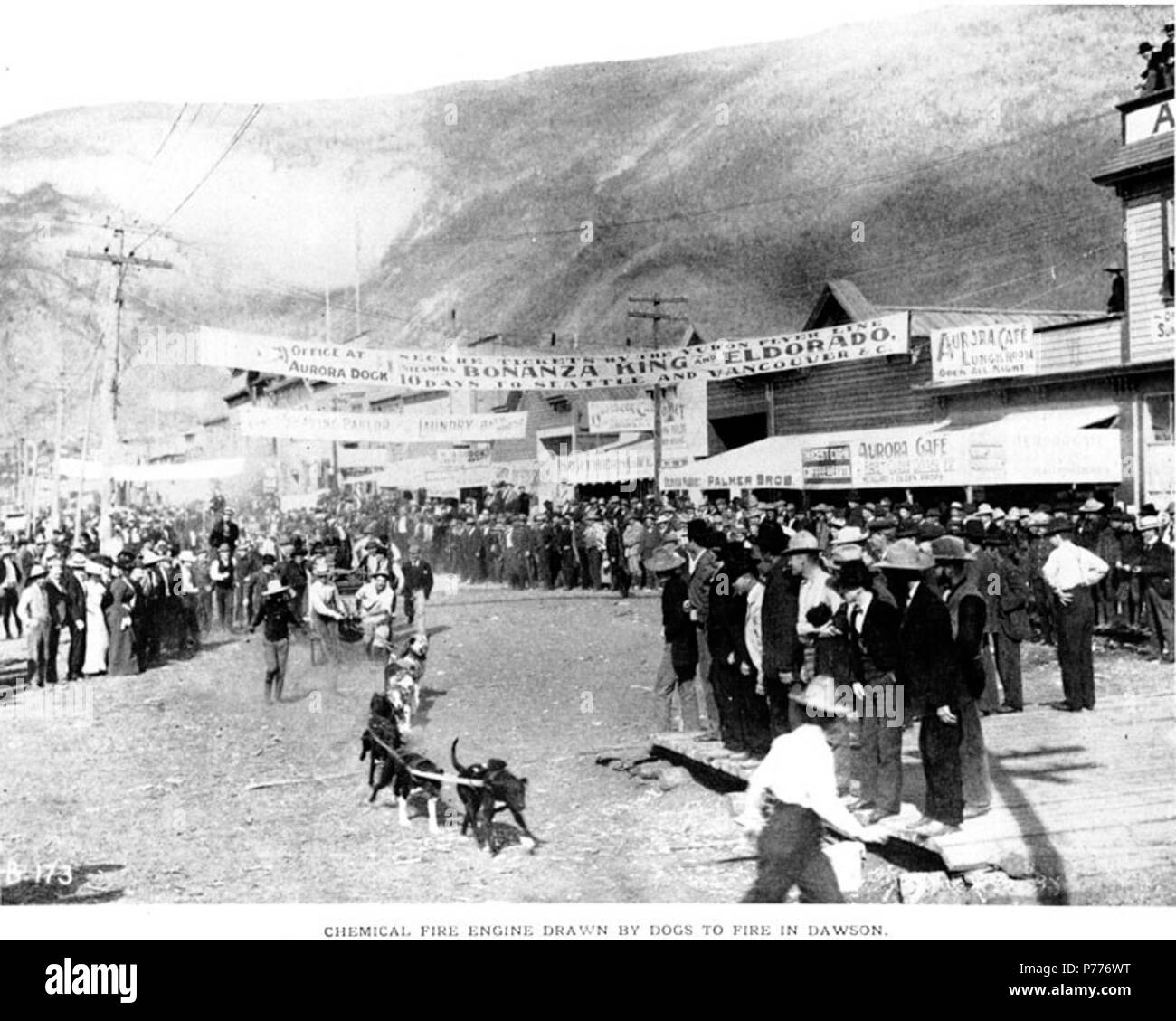 . English: Fire engine drawn by dogteam to a fire in Dawson, Yukon Territory, 1899 . English: Caption on image: 'Fire engine drawn by dogs to fire in Dawson, 1899' Original image in Hegg Album 22, page 4. Klondike Gold Rush. Subjects (LCTGM): Dog teams--Yukon--Dawson; Fire engines & equipment--Yukon--Dawson; Streets--Yukon--Dawson; Business districts--Yukon--Dawson; Restaurants--Yukon--Dawson Subjects (LCSH): Aurora Cafe (Dawson, Yukon)  . 1899 4 Fire engine drawn by dogteam to a fire in Dawson, Yukon Territory, 1899 (HEGG 298) Stock Photo