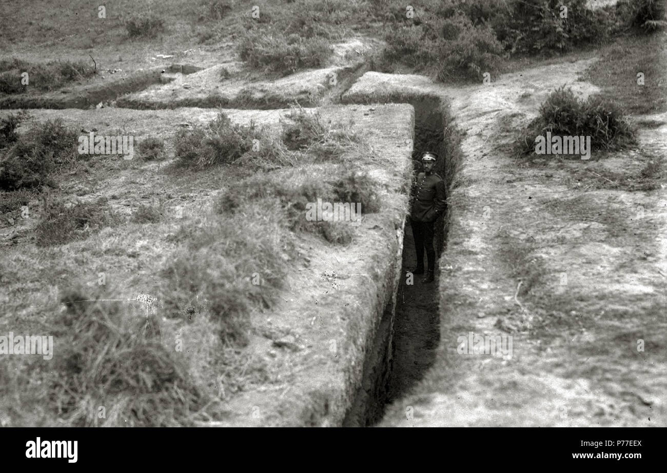 Español: Título original: Maniobras militares en el campo (6/8) Localización: Guipúzcoa  . 1916 45 Maniobras militares en el campo (6 de 8) - Fondo Car-Kutxa Fototeka Stock Photo